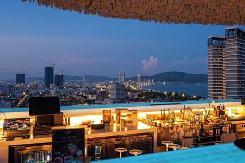 15 outdoor pools, open 6:00 AM to 6:00 PM, sun loungers