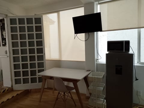 Deluxe Room | Private kitchen | Full-size fridge, microwave, oven, coffee/tea maker