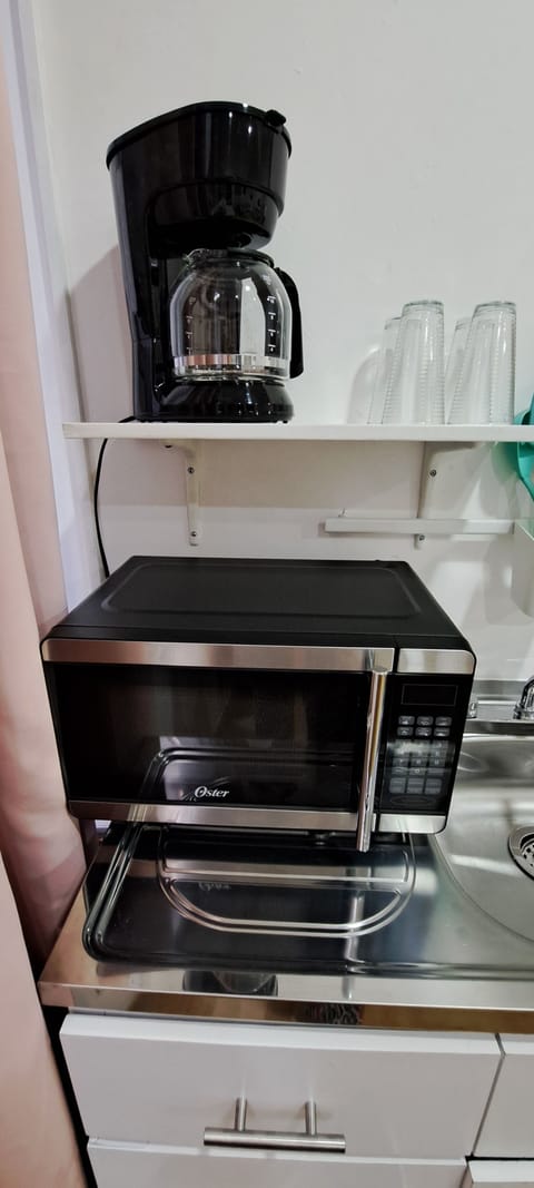 Family Room, 1 Queen Bed (Habitacion No. 4) | Private kitchen | Full-size fridge, microwave, oven, coffee/tea maker