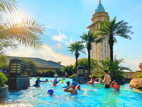 Indoor pool, seasonal outdoor pool, sun loungers