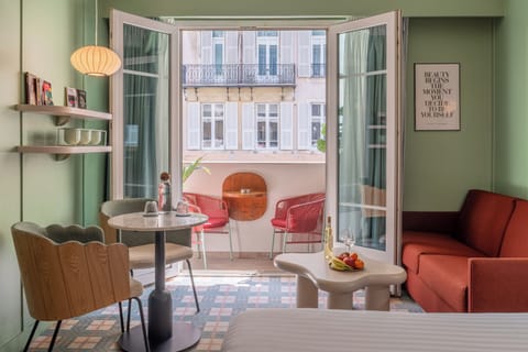 Studio Exécutif 22m² avec Balcon | In-room safe, soundproofing, iron/ironing board, free WiFi