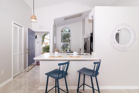 House, Multiple Beds, Pool Access, Pool View (Cozy on Cavendish) | Interior