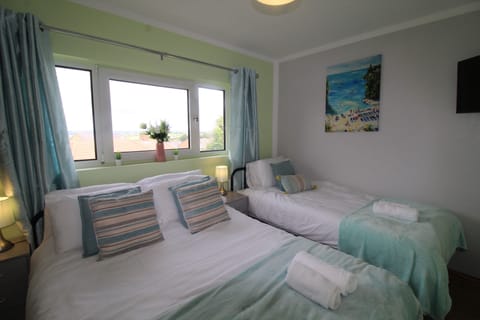 House | 5 bedrooms, free WiFi