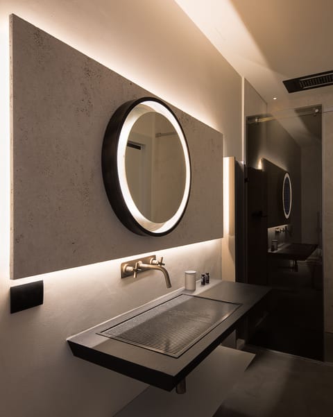 Standard Room | Bathroom | Hair dryer, slippers, bidet, towels