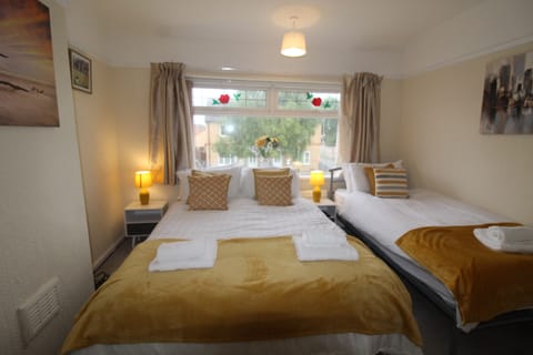 House | 3 bedrooms, free WiFi, bed sheets