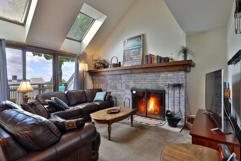 Condo, 3 Bedrooms | Living area