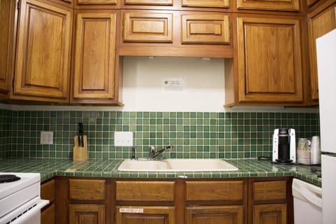 Apartment (Adults Only) | Private kitchen | Microwave