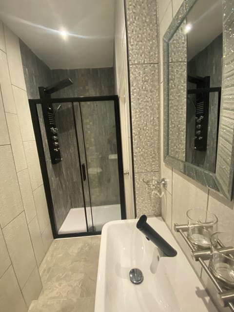 Deluxe Room, 2 Bedrooms | Bathroom | Shower, free toiletries, towels, soap