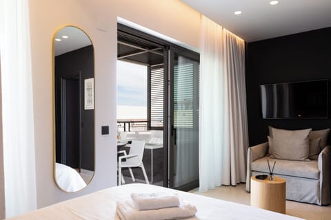 In-room safe, desk, laptop workspace, soundproofing