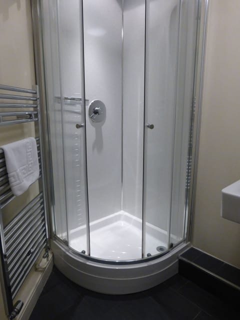 Twin Room 2 | Bathroom shower