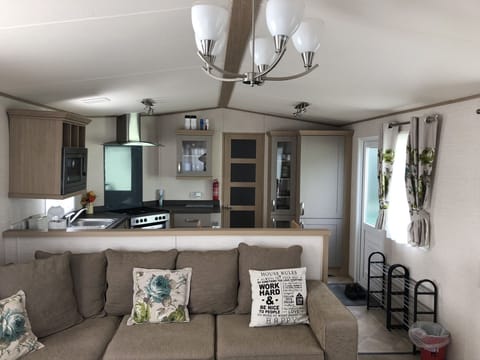 Mobile Home, Private Bathroom | Lounge