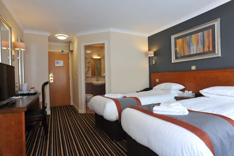 Twin Room | Desk, iron/ironing board, free WiFi, bed sheets