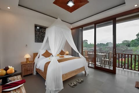 Deluxe Room | Desk, laptop workspace, iron/ironing board, free WiFi