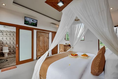 Deluxe Room | Desk, laptop workspace, iron/ironing board, free WiFi