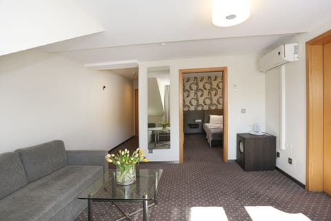 Standard Suite | Living area | 50-cm Smart TV with satellite channels, TV