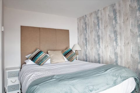 Double Room, Ensuite (King Size Bed- sea view)