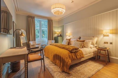 Mansion Room | In-room safe, desk, iron/ironing board, free WiFi