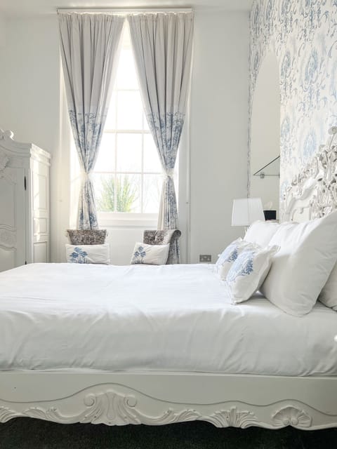 Honeymoon Suite | Premium bedding, in-room safe, blackout drapes, iron/ironing board