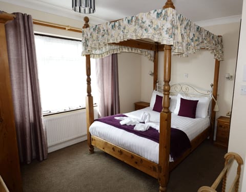 Standard Double Room | Iron/ironing board, free WiFi