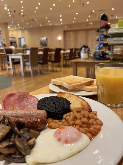 Breakfast, lunch, dinner served; British cuisine