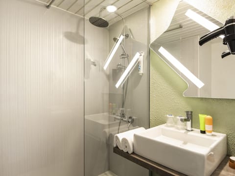 Standard Room, 2 Twin Beds | Desk, soundproofing, iron/ironing board, free cribs/infant beds