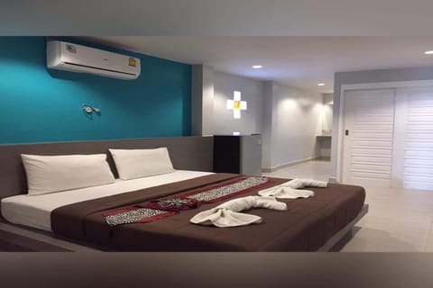 Double Room | Desk, laptop workspace, WiFi (free), bed sheets