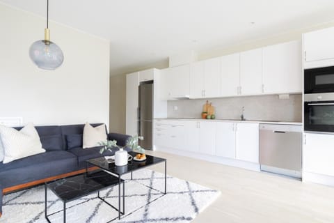 Family Apartment, Ocean View, Courtyard Area (Lgh 1009) | Private kitchen | Full-size fridge, microwave, oven, dishwasher