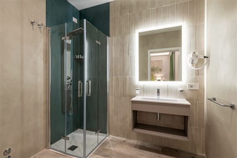 Superior Room, 1 King Bed, Accessible | Bathroom | Rainfall showerhead, hair dryer, slippers, bidet