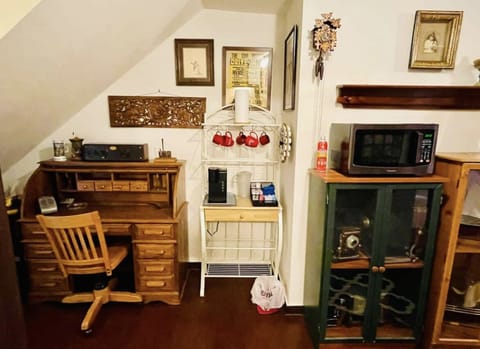 Family House | 5 bedrooms, iron/ironing board, travel crib, free WiFi