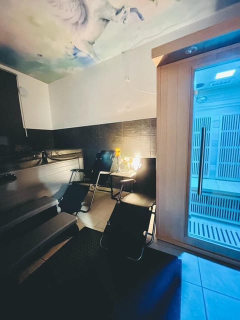 Indoor spa tub