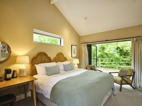 Cribs/infant beds, free WiFi, bed sheets