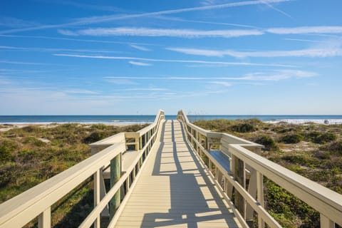 Condo (2 Bedrooms) | Property amenity