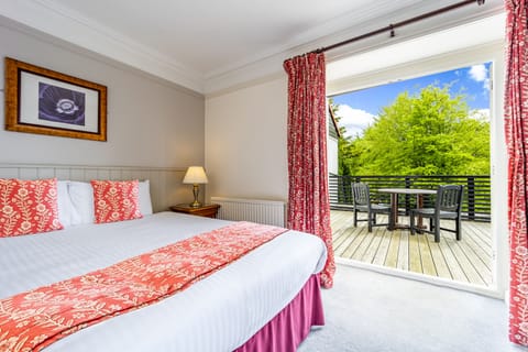 Superior Room, 1 Double Bed, Non Smoking | Desk, laptop workspace, iron/ironing board, rollaway beds