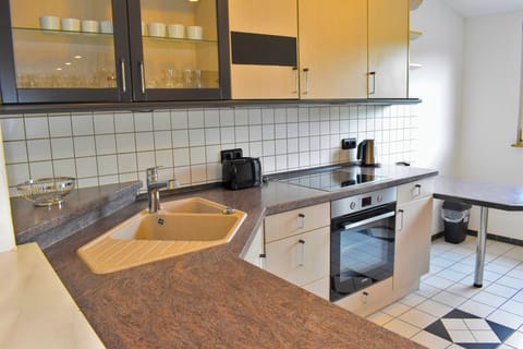 Family Condo, 1 Queen Bed with Sofa bed | Private kitchen | Shared fridge, microwave