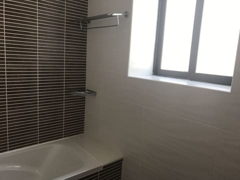Superior Twin Room | Bathroom | Combined shower/tub, free toiletries, hair dryer, towels