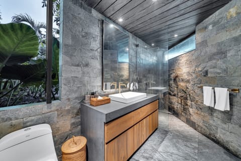 Premium Cabin, 2 Bedrooms, Valley View | Bathroom | Shower, rainfall showerhead, free toiletries, hair dryer