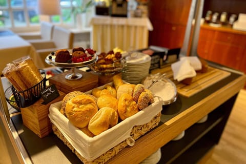 Daily buffet breakfast for a fee