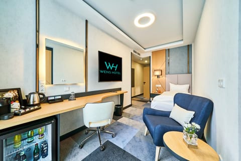 Single Room | Hypo-allergenic bedding, minibar, in-room safe, desk