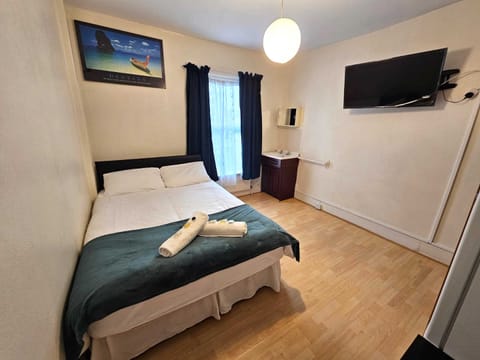 Double Room | Desk, laptop workspace, iron/ironing board, free WiFi
