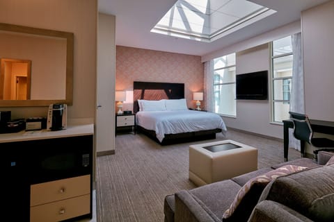 Suite, 1 King Bed, Accessible, Non Smoking (Hearing Impaired) | In-room safe, iron/ironing board, free cribs/infant beds, WiFi