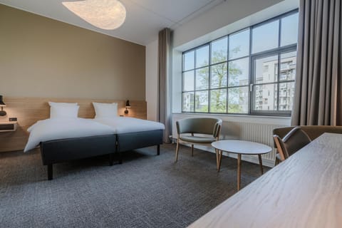Business Room (Class) | In-room safe, desk, iron/ironing board, free cribs/infant beds