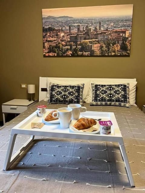 Room, 1 Double Bed with Sofa bed, Ensuite | Desk, laptop workspace, free WiFi, bed sheets