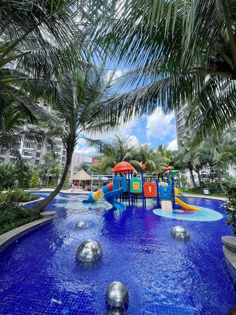 2 outdoor pools