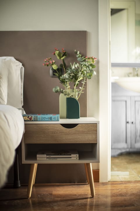 Camera Classic vista valle o terrazza privata | Bathroom | Shower, hair dryer, bathrobes, slippers