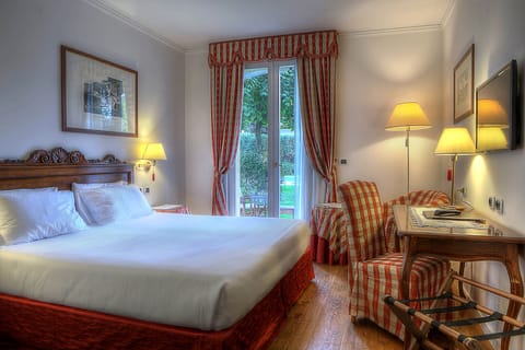 Superior Room | Down comforters, in-room safe, desk, blackout drapes