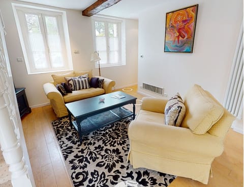 Luxury Room | Living area | TV, DVD player