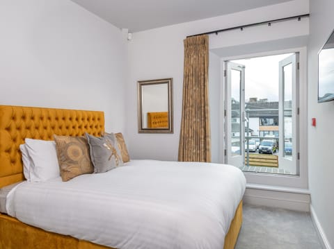 2 bedrooms, individually decorated, individually furnished, free WiFi