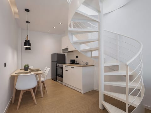 Deluxe Suite, 1 Queen Bed with Sofa bed, Pool View | Private kitchen | Full-size fridge, microwave, oven, stovetop