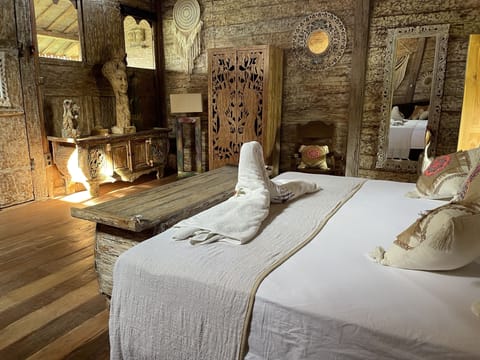 Panoramic Bungalow | Egyptian cotton sheets, premium bedding, pillowtop beds, minibar