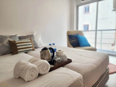 Premier Twin Room, Balcony | Desk, bed sheets